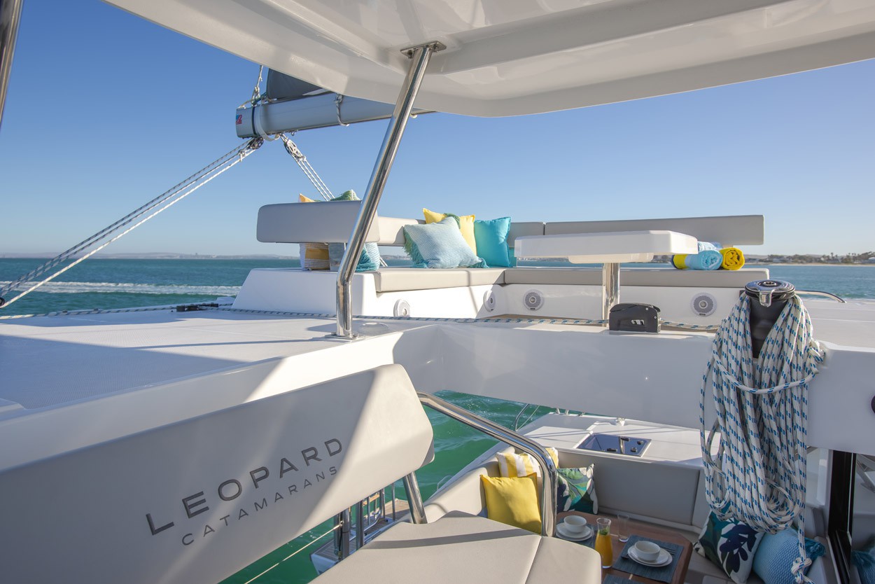 amalfi-coast-charter-onboard-a-catamaran-leopard-42-intersailclub